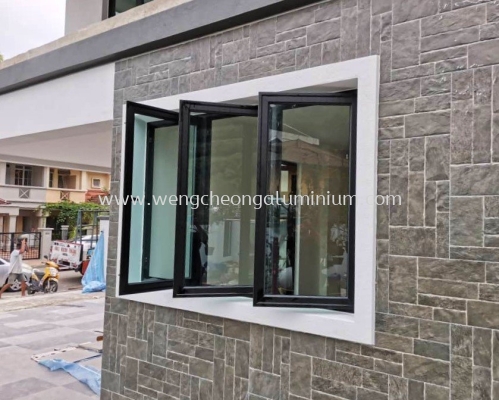 Multipoint casement Window