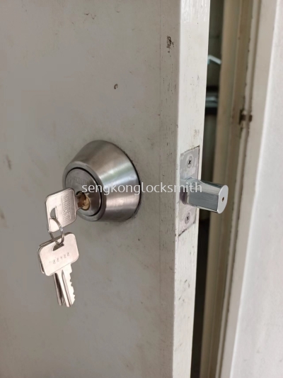 installation door lock 