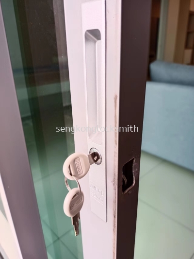 installation door lock 