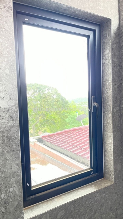 Heavy duty casement window 