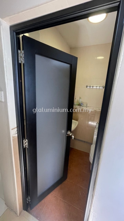 Toilet aluminium swing door @Jalan Penghulu 12/3, Bandar Mahkota Cheras 