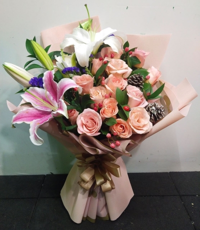 Lily rose bouquet with container HB1156 floristkl