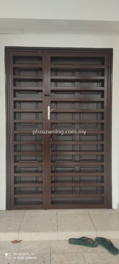 SWING DOOR GRILL @JALAN PUTERI 12/5, BANDAR PUTERI PUCHONG, SELANGOR