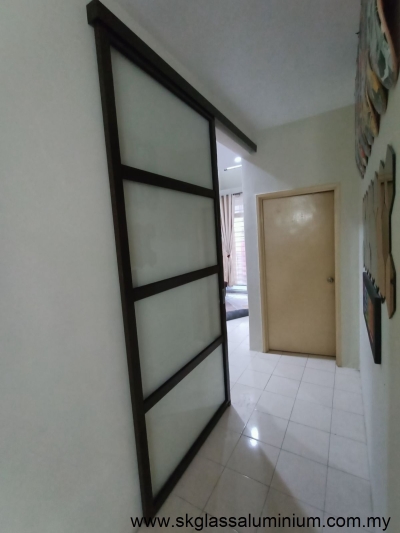 Aluminium Hanging Door Design In Kuala Selangor