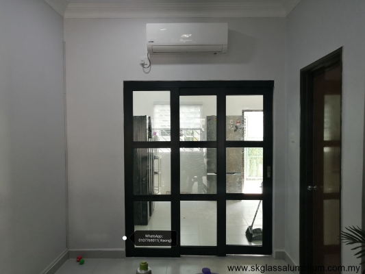 Aluminium Hanging Door Design In Setia Alam