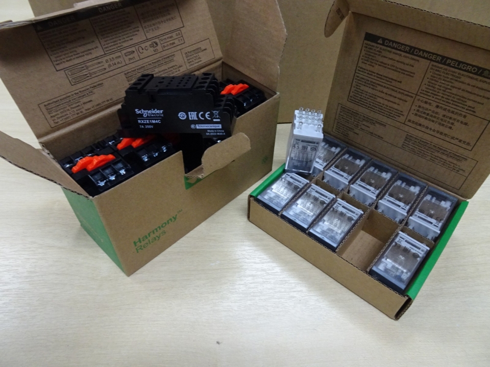 SCHNEIDER MINIATURE RELAY OPTIMUM & BASE