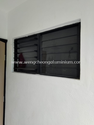 Adjustable Glass Window 