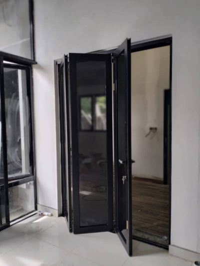 aluminium folding door 