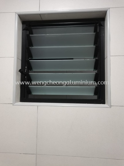 Adjustable Glass Louvers Window