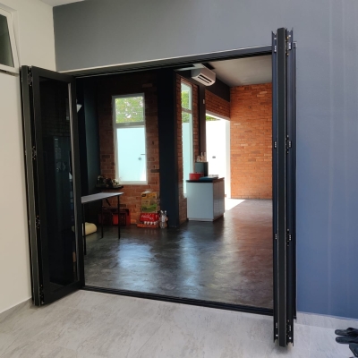 H/P Folding Door