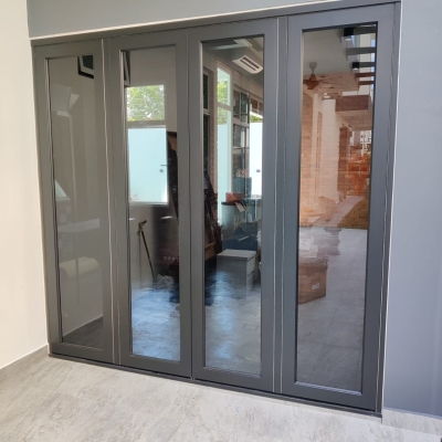 H/P Folding Door