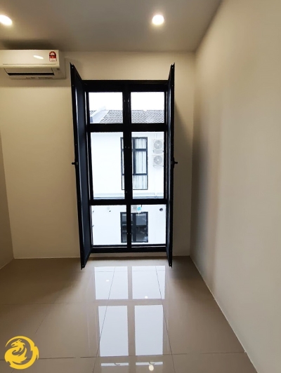 Pintu & Tingkap Aluminium Jaring Hitam