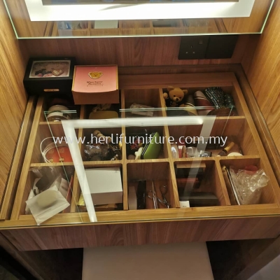 Kitchen Cabinet and Accesorries