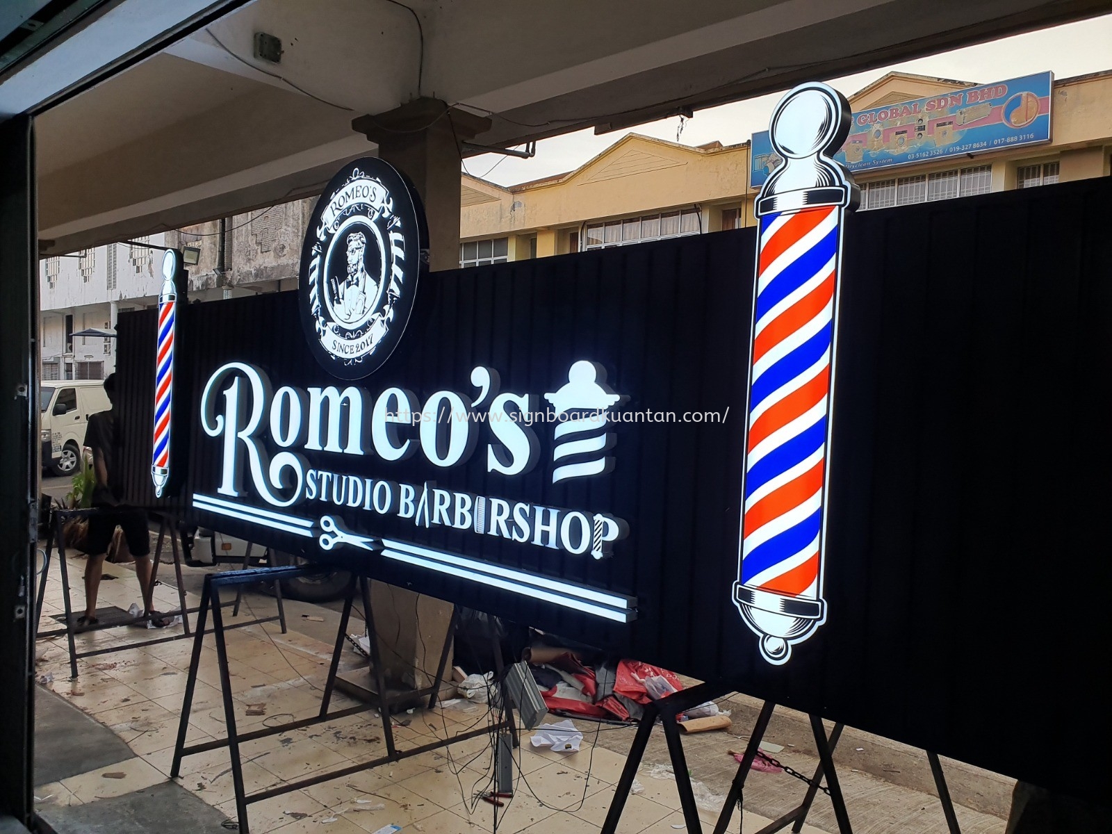 ROMEO'S STUDIO BARBERSHOP ALUMINIUM PANEL 3D LED FRONTLIT LETTERING SIGNAGE SIGNBOARD AT KUANTAN TAMAN GALING