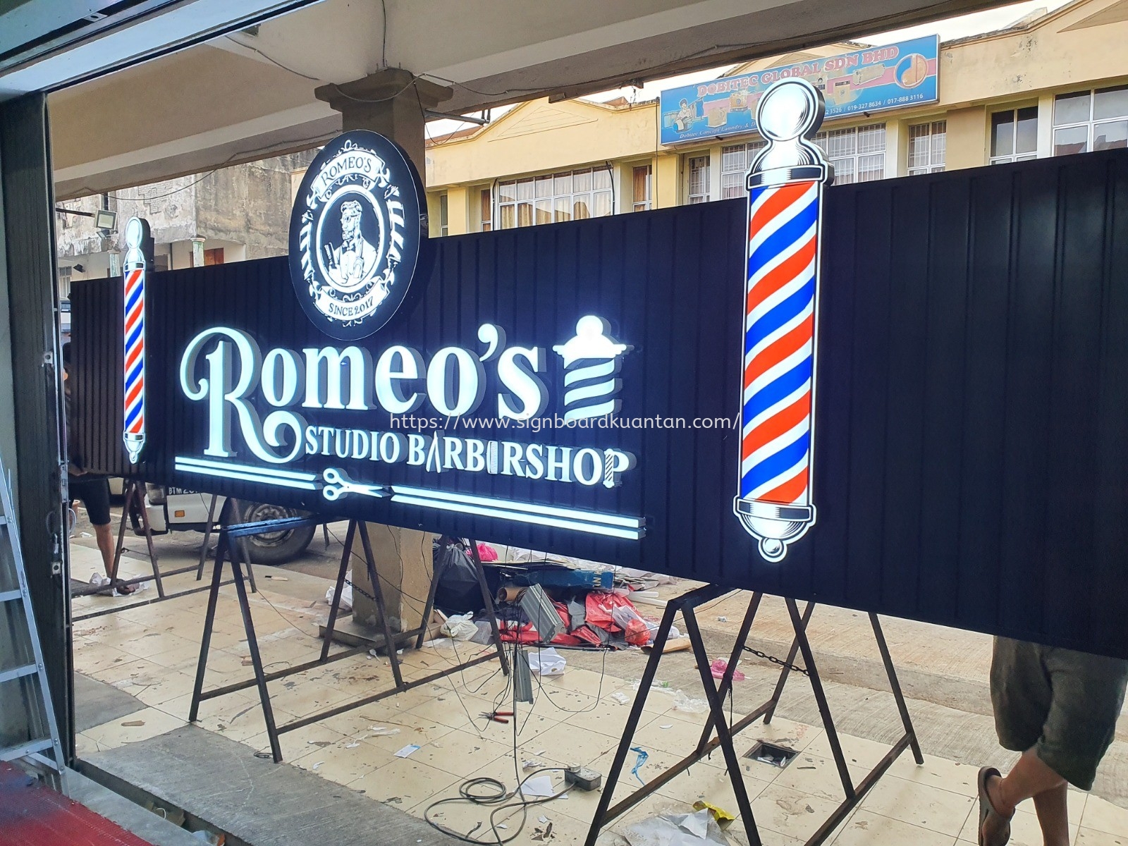 ROMEO'S STUDIO BARBERSHOP ALUMINIUM PANEL3D LED FRONTLIT LETTERING SIGNAGE SIGNBOARD AT KUANTAN TAMAN GALING