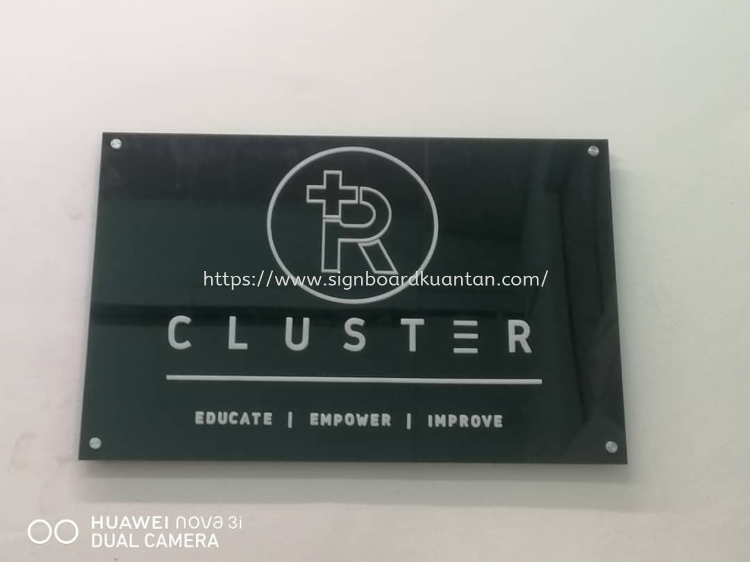 CLUSTER ACRYLIC POSTER FRAME AT TAMAN TAS KUANTAN PAHANG