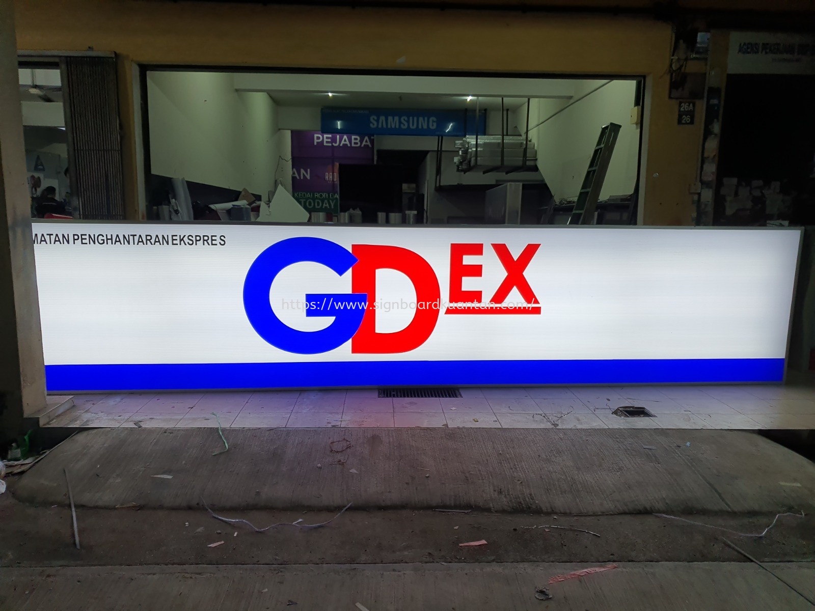 GDEX EXPRESS LIGHTBOX SIGNBOARD AT KUANTAN TAMAN MEWAH 