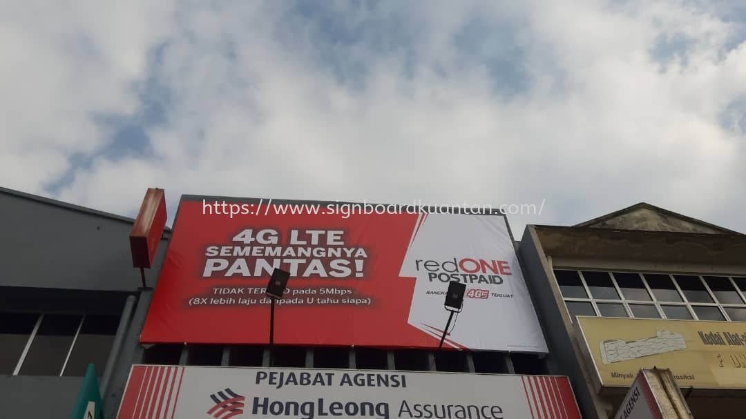 RED ONE NETWORK BILLBOARD SINGBOARD AT KUANTAN AIR PUTIH 