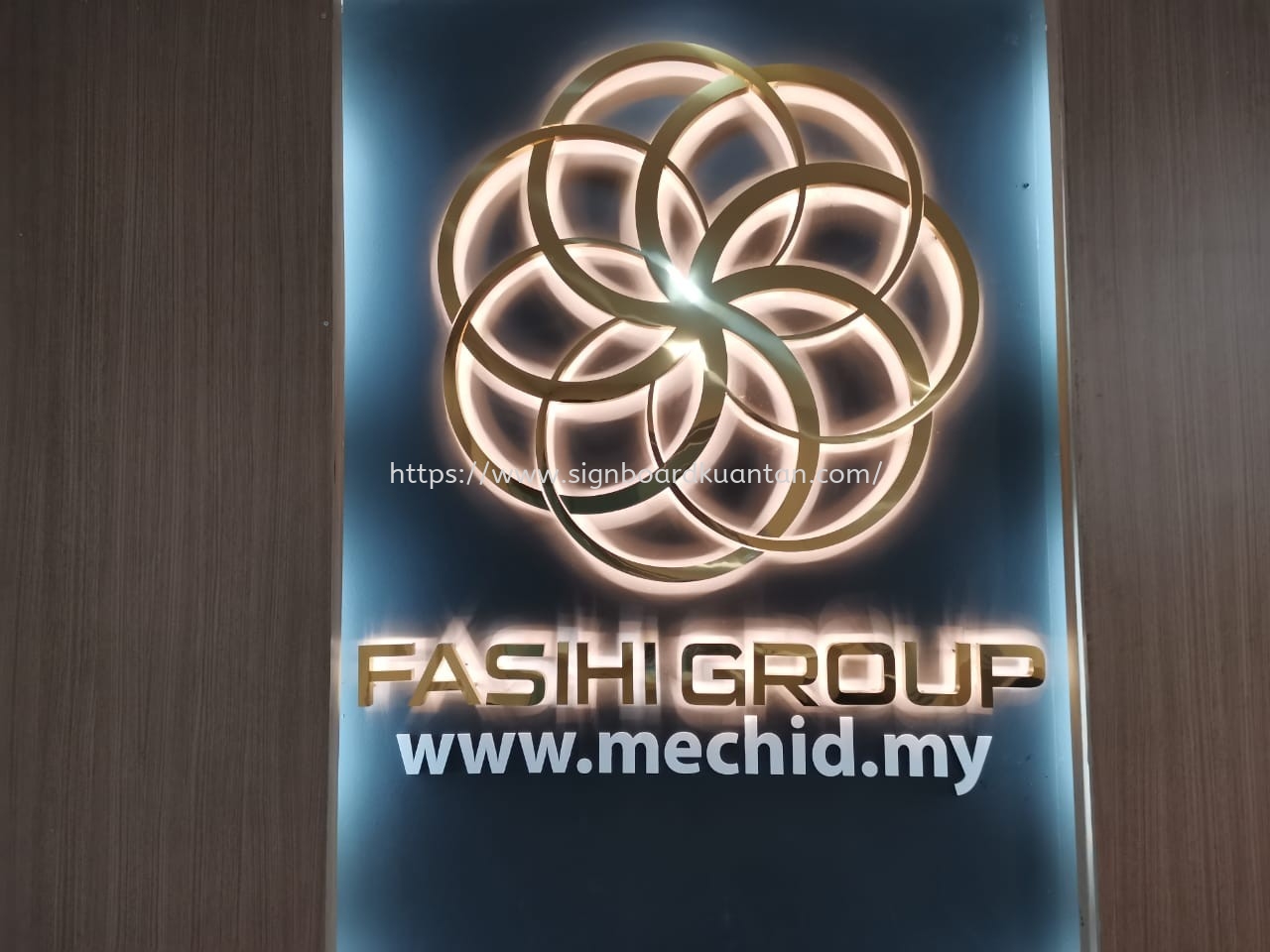 FASIH GROUP INDOOR 3D STAINLESS STEEL GOLD SIGNAGE SIGNBOARD AT BALOK KUANTAN MALAYSIA