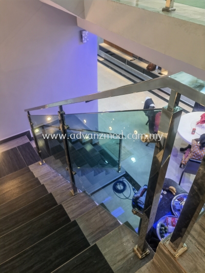 Stainless Steel Staircase Glass Railing With 12mm Tempered Glass 