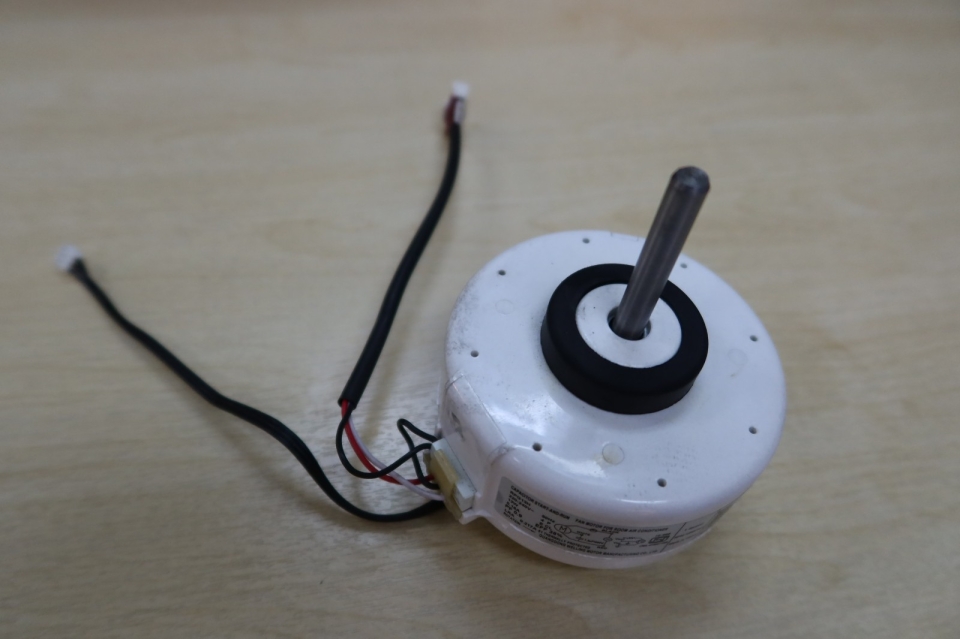 CARRIER RPG13H 13W (220V) INDOOR FAN MOTOR (W/O 1.2UF CAP.) P/N: 11002012031474 - (42KHA009FS)
