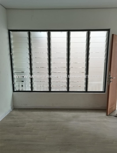 Adjustable Glass Louver Window