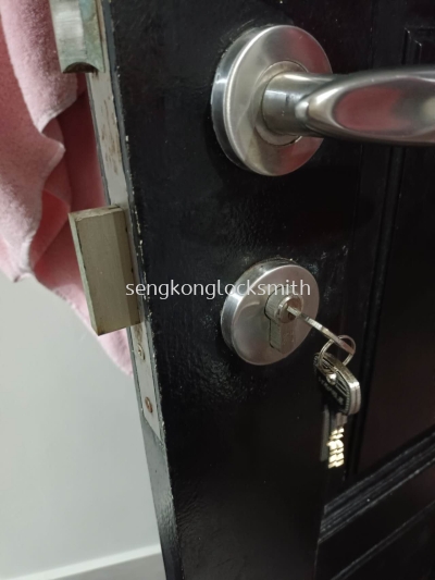 installation door lock, replace door lock 