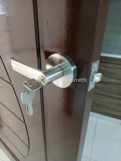 installation door lock, replace door lock 