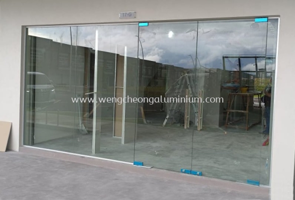 Frameless Temp Swing Door With Fixed Glass Panel