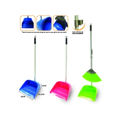 (378) DUSTPAN WITH COMB