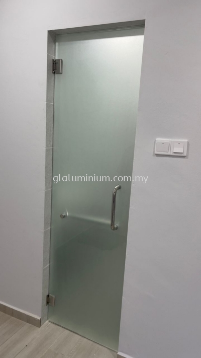 One panel shower tempered swing door @ Jalan Saudamai 2/2,taman Tun Hussein Onn, Cheras 