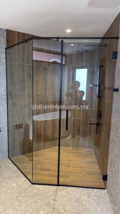 10mm tempered shower door + fix glass @Sierramas, jalan Cengal Pasir, Sierramas, Sungai Buloh 