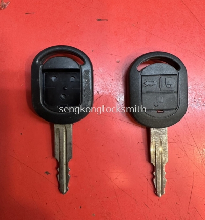 Professional locksmith replace car remote control case