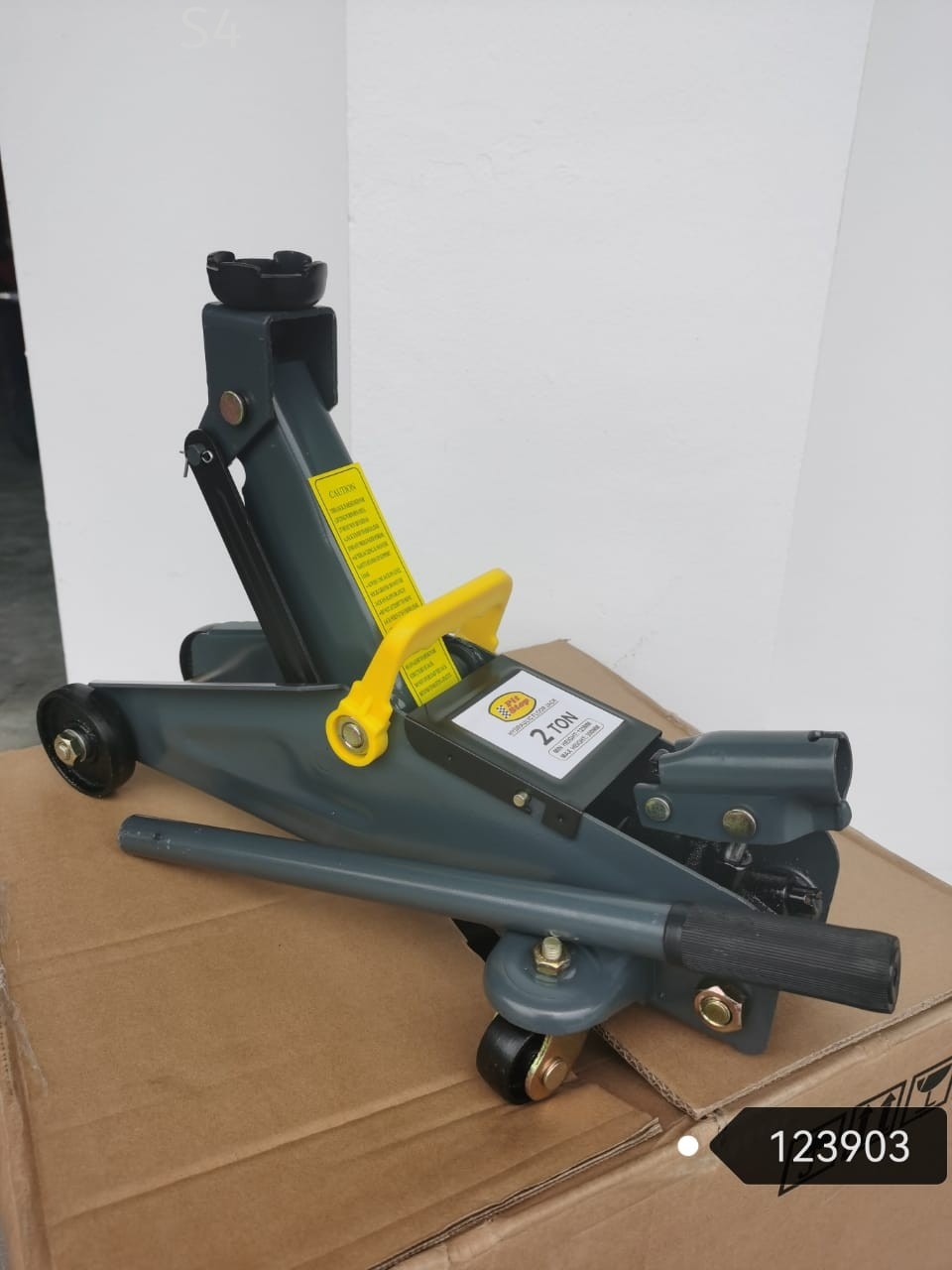Universal 1.5 / 2 Ton Mini Type Garage Floor Jack