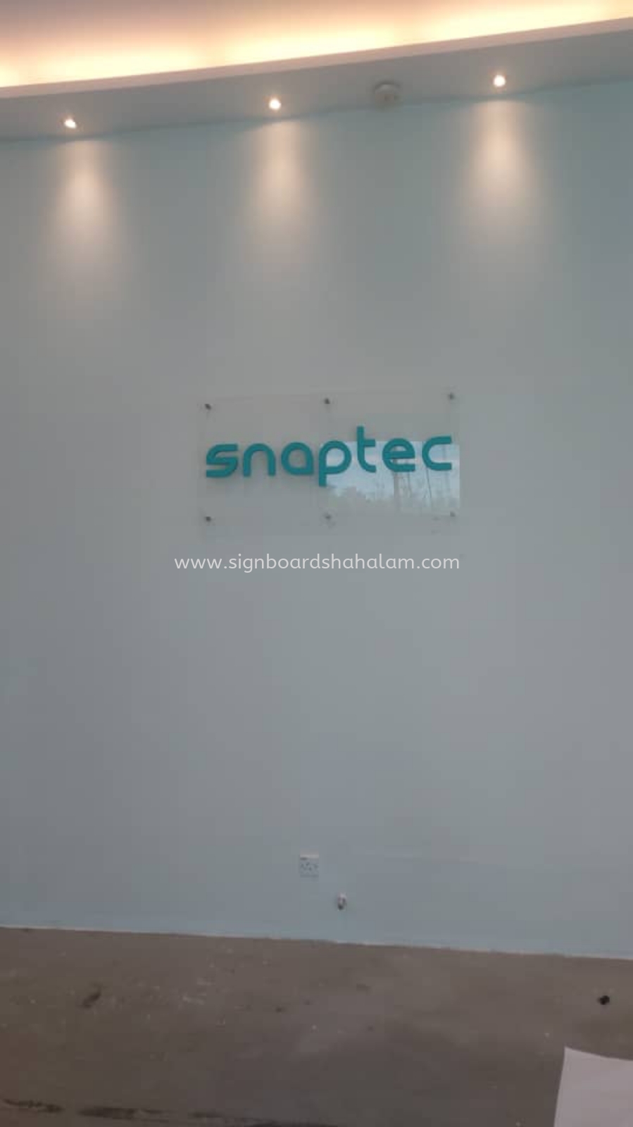 Snap Technology -Acrylic Frame with 3D lettering 