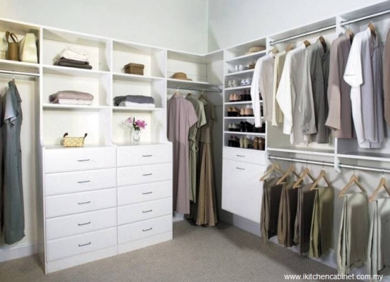 WI3 C Walk-In Wardrobe With Melamine Carcase