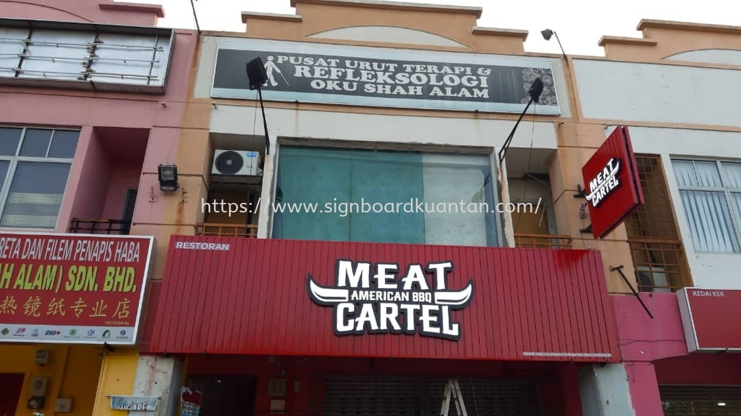 RESTIORAN MEAT CARTEL AMERICAN BBQ ALUMINIUM PANEL BASE WITH 3D LED FRONTLIT LOGO SIGNAGE AT KUANTAN