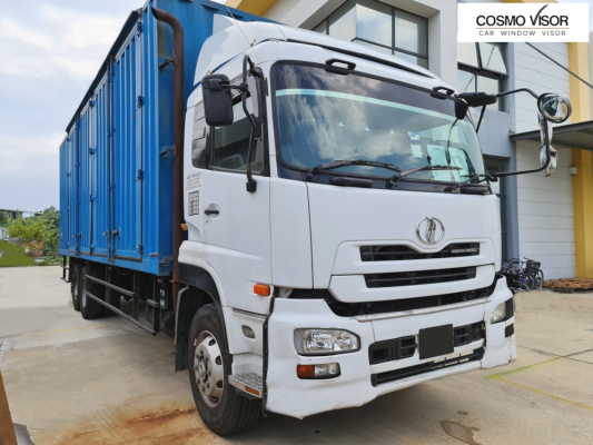 UD TRUCKS QUON (NISSAN DIESEL) 2004 - ABOVE = COSMO DOOR VISOR 