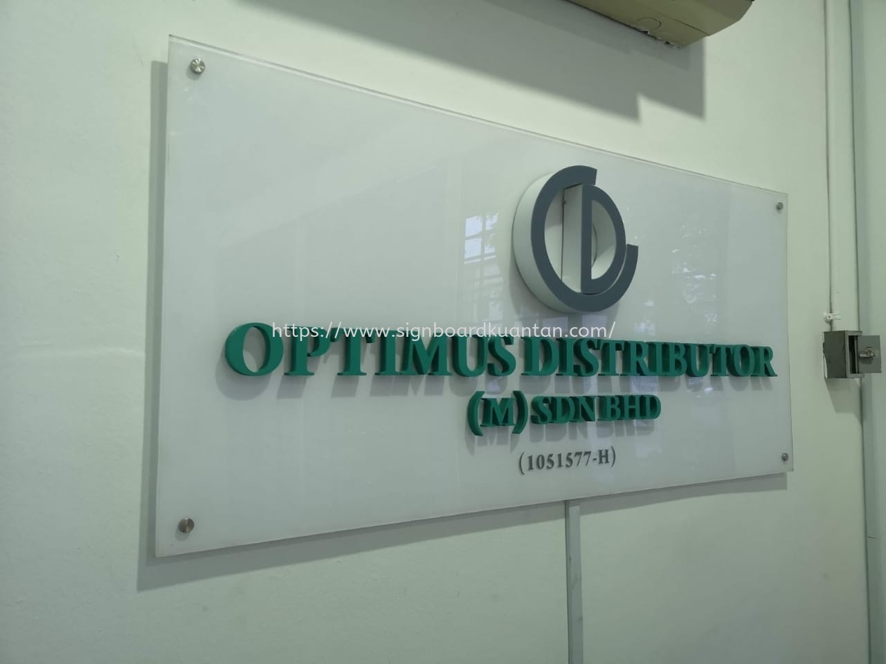 OPTIMUS DISTRIBUTOR INDOOR ACRYLIC POSTER FRAME WITH 3D LED FRONTLIT LOGO & 3D LETTERING SIGNAGE 