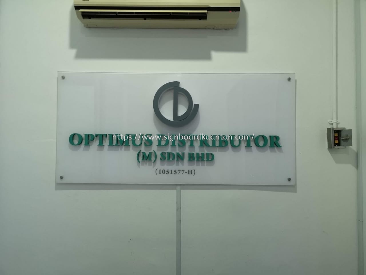 OPTIMUS DISTRIBUTOR INDOOR ACRYLIC POSTER FRAME WITH 3D LED FRONTLIT LOGO & 3D LETTERING SIGNAGE 