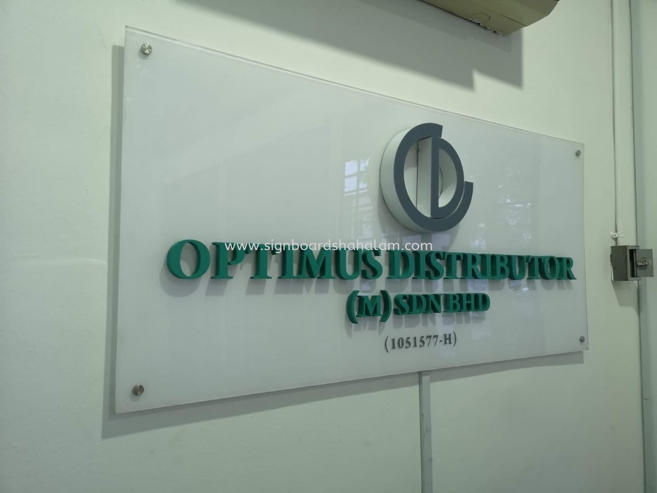 OPTIMUS DISTRIBUTOR INDOOR ACRYLIC POSTER FRAME WITH 3D LED FRONTLIT LOGO & 3D LETTERING SIGNAGE