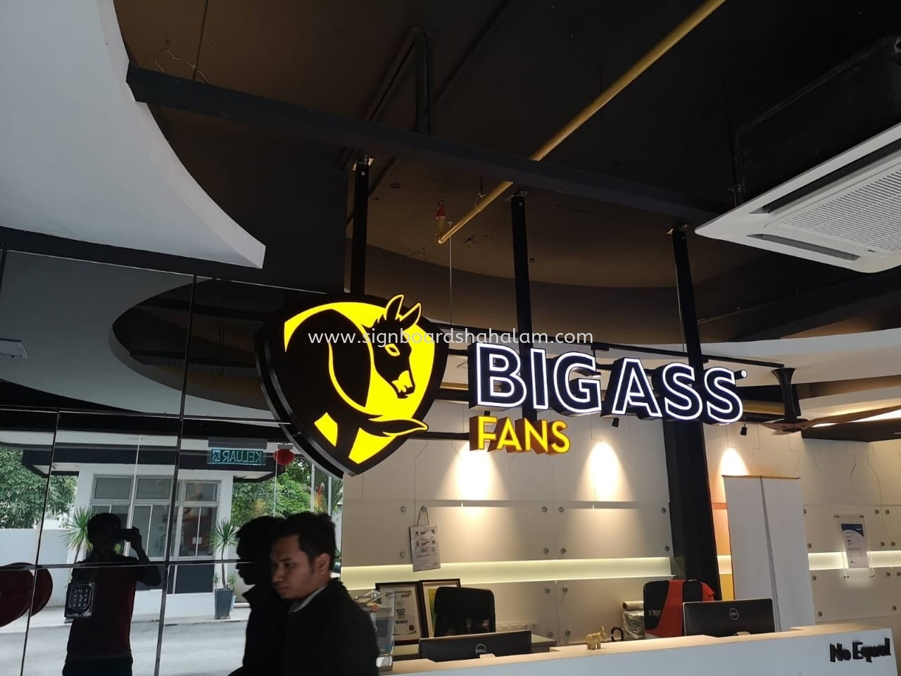 BIG ASS FANS 3D LED FRONTLIT SIGNAGE 