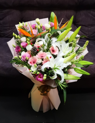 Mixed Flower Bouquet with container HB1178 floristkl