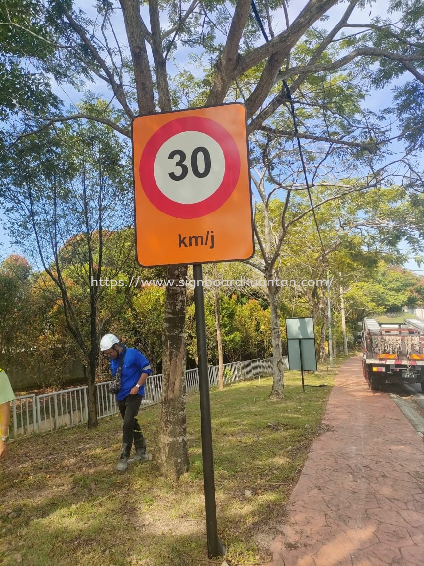 ROAD SIGNAGE SUPPLY & INSTALL AT KUANTAN AIR PUTIH 