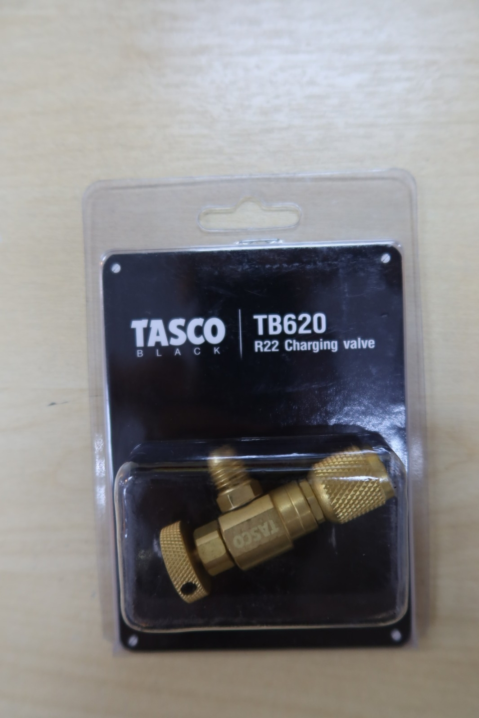 TASCO (BLACK) TB620 CHARGING VALVE (CONNECTION SIZE:1/4" / FLARE SIZE:1/4")