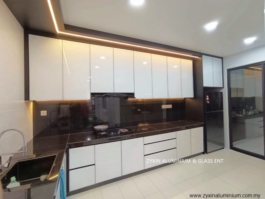 Kabinet Dapur Tanpa Bingkai