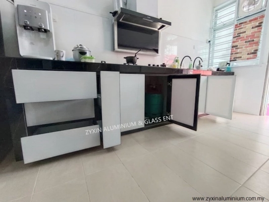 Kabinet Dapur Tanpa Bingkai