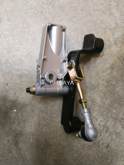 ISUZU HICOM GEAR LEVER BRACKET