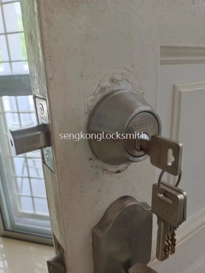 door lock installation 