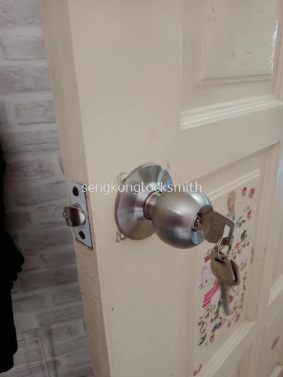 door lock installation 